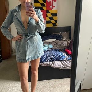 Denim jacket/dress with pockets and tie waist.